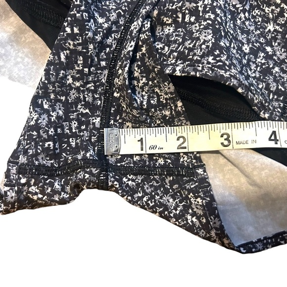 Lululemon Hotty Hot Short (2 1/2" ) - Picture 14 of 14